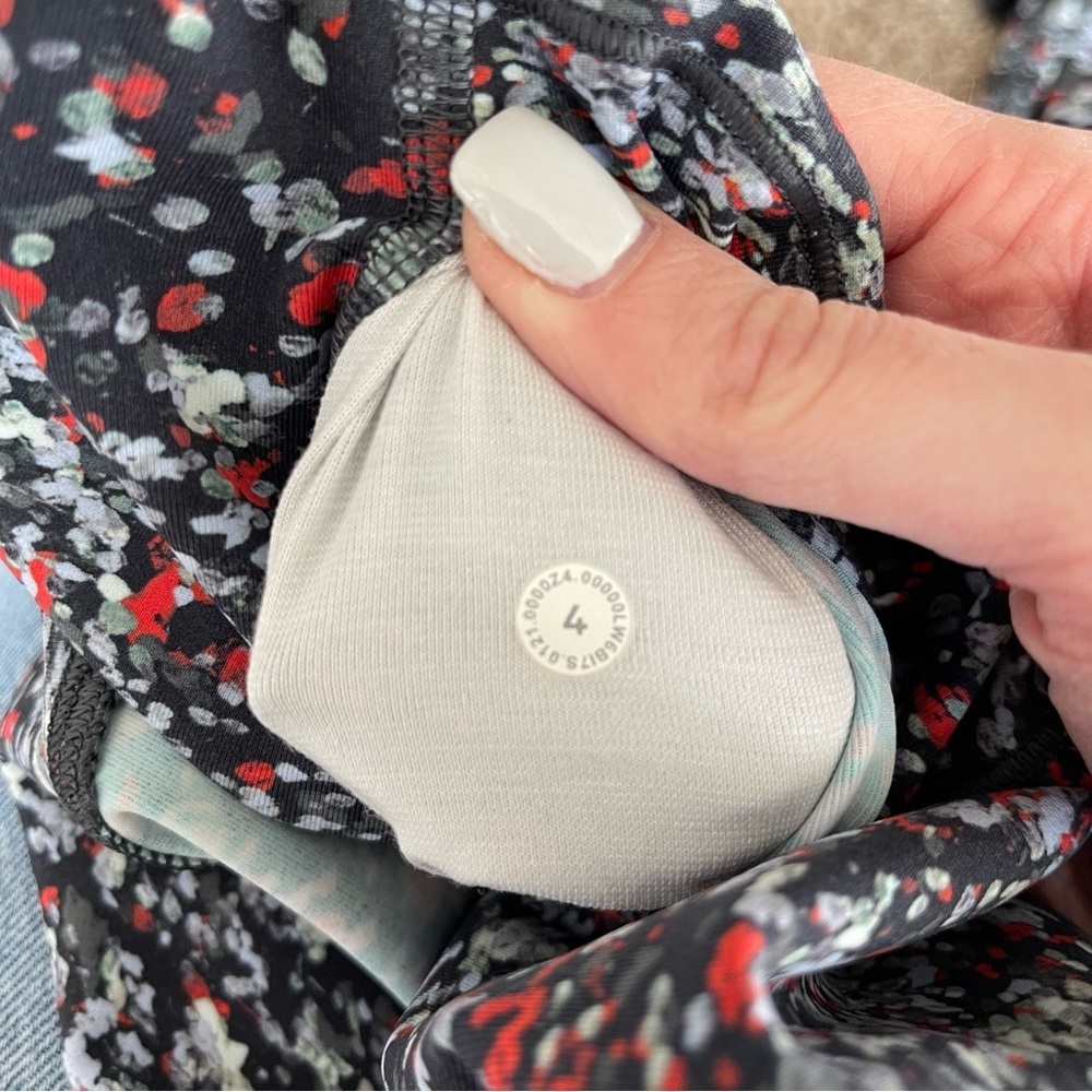 Lululemon•Wunder Under High Rise Crop 23”•Scallop•Luxtreme•Water Blossom Multi - Picture 7 of 9